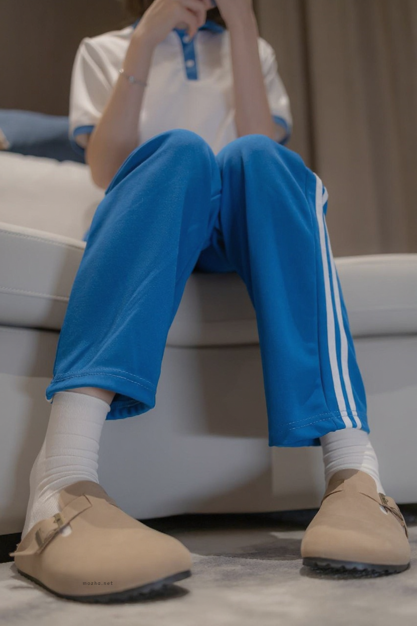 白龙猫女 – 初恋【9P】